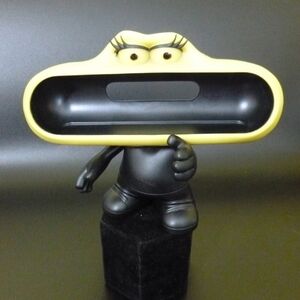 Beats By DR Dre Pill Speaker Dude Holder ~ Stand Only ~Black & Yellow Rare